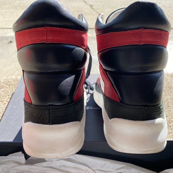 0621 in Red black and white - Picture 9 of 16